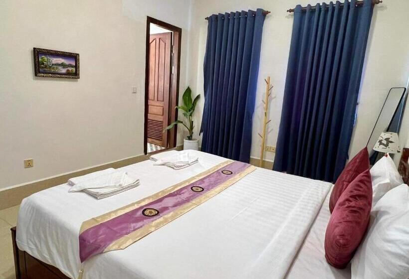 פנסיון Red Palace Villa