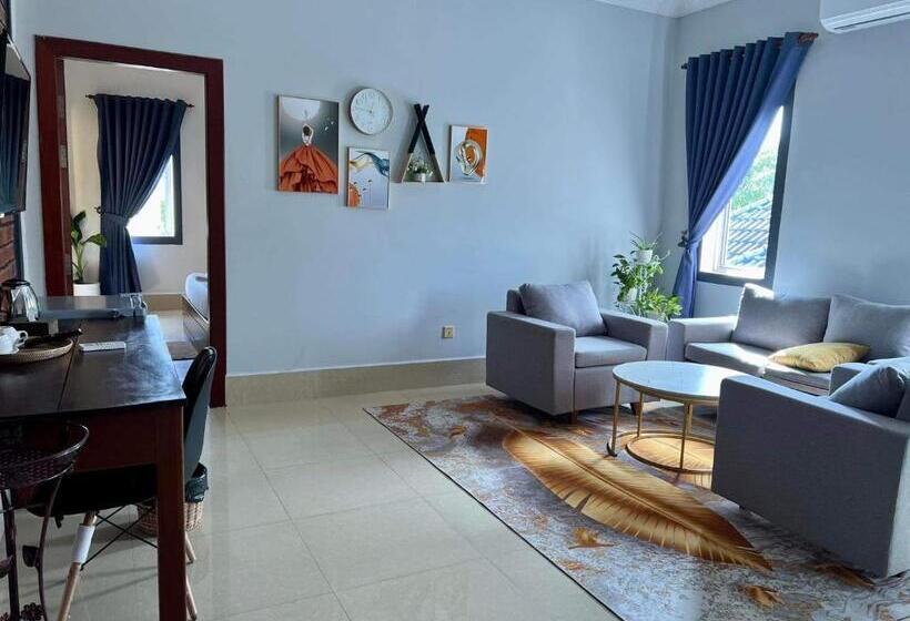 פנסיון Red Palace Villa