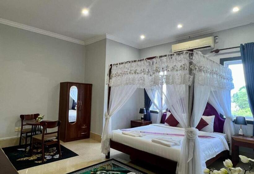 פנסיון Red Palace Villa