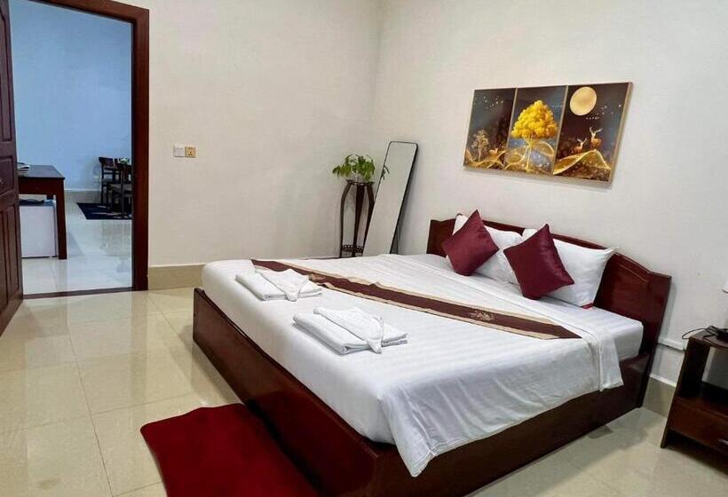 פנסיון Red Palace Villa