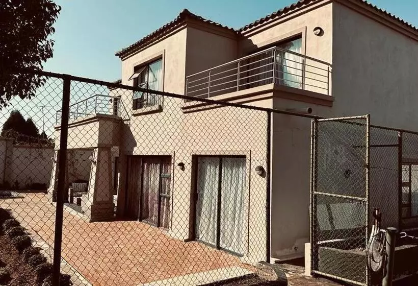 پانسیون The Hide In Sandton