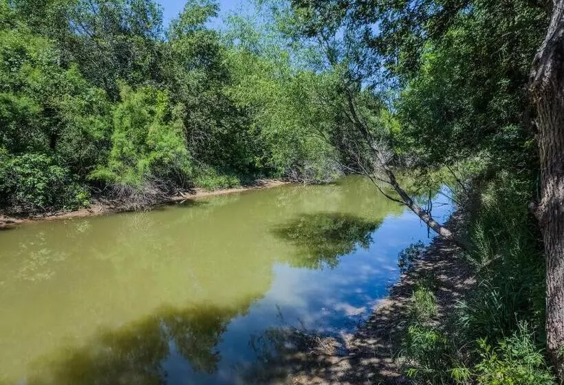 Majatalo Waterfront Haven   Sleeps 19   Home Cinema   Dock   Weatherford Tx