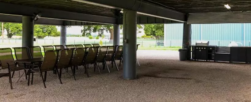 Majatalo Waterfront Haven   Sleeps 19   Home Cinema   Dock   Weatherford Tx