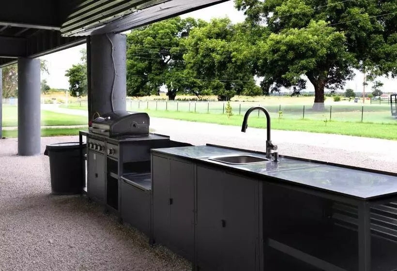 Majatalo Waterfront Haven   Sleeps 19   Home Cinema   Dock   Weatherford Tx