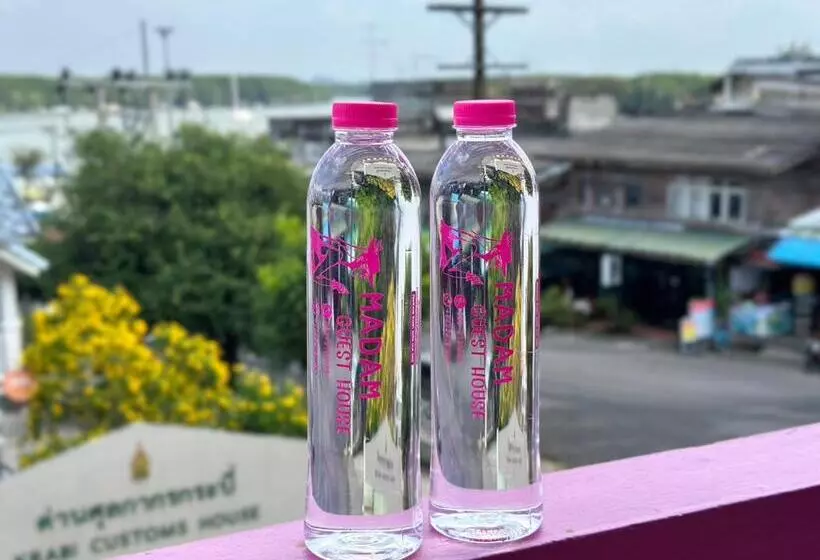 ユースホステル Madam Guesthouse