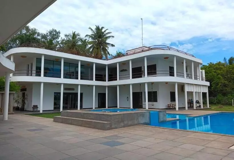 ベッドアンドブレックファースト Wom Beach Front Heritage Villa