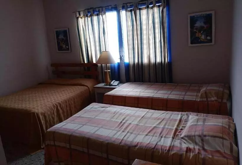 هتل Escuela Madrid Honduras