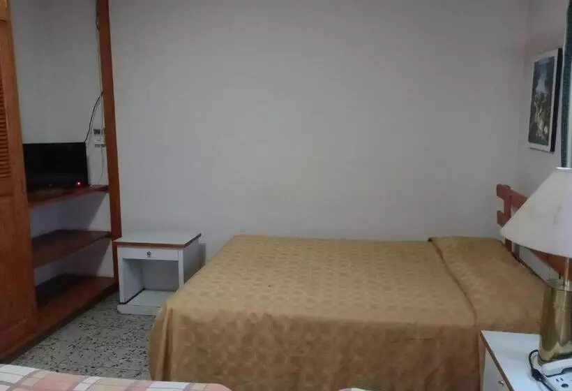 هتل Escuela Madrid Honduras
