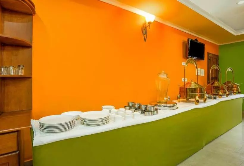 Itsy Hotels Classiyo Munnar Crown Resorts With Balcony