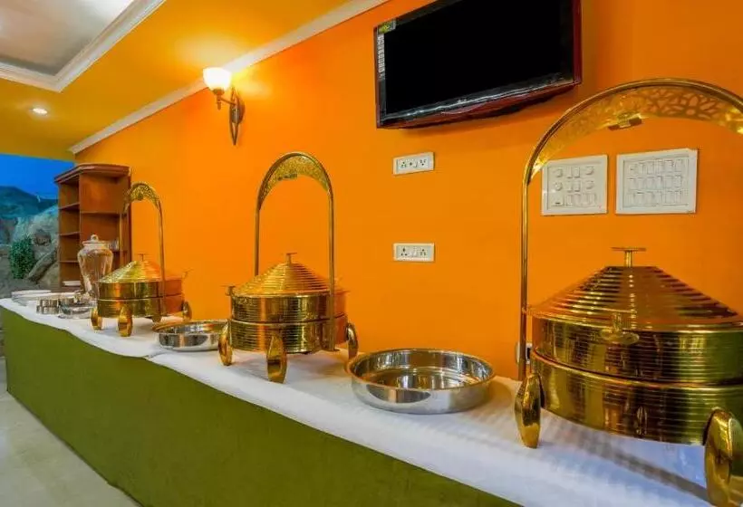 Itsy Hotels Classiyo Munnar Crown Resorts With Balcony