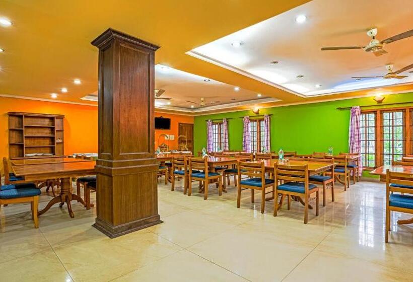 Itsy Hotels Classiyo Munnar Crown Resorts With Balcony