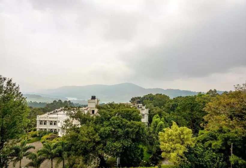 Itsy Hotels Classiyo Munnar Crown Resorts With Balcony