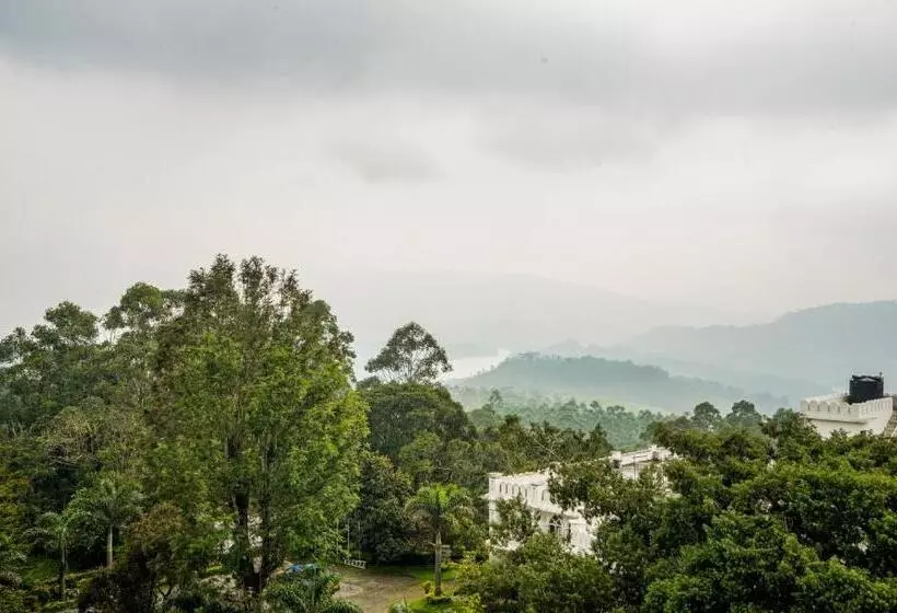 Itsy Hotels Classiyo Munnar Crown Resorts With Balcony