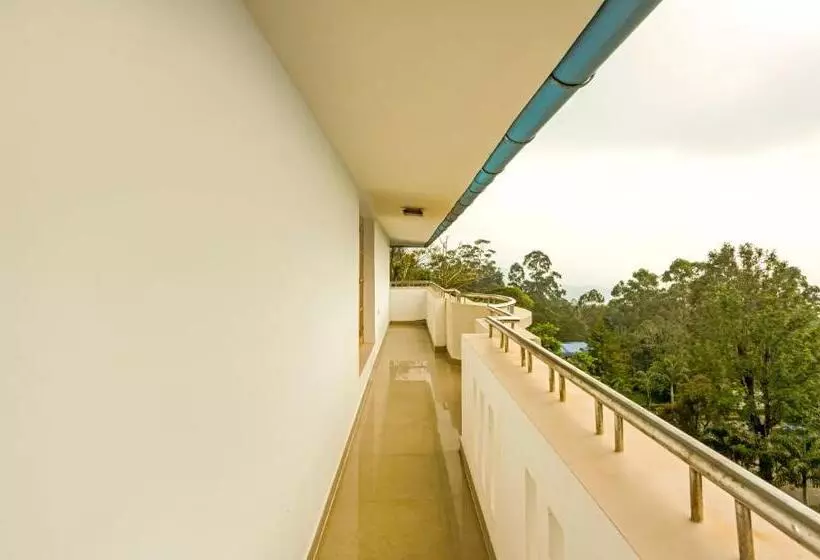 Itsy Hotels Classiyo Munnar Crown Resorts With Balcony