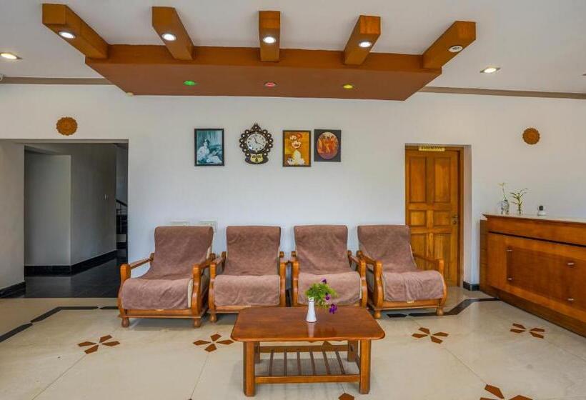 Itsy Hotels Classiyo Munnar Crown Resorts With Balcony