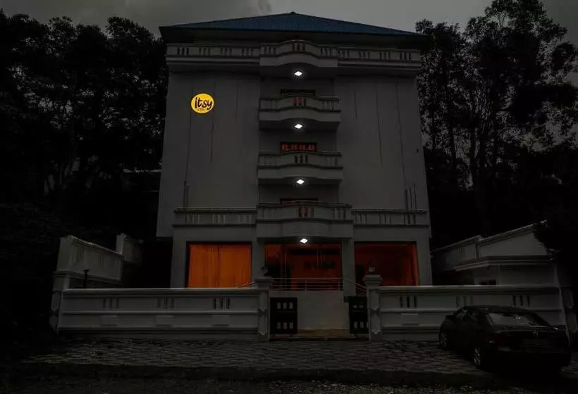 Itsy Hotels Classiyo Munnar Crown Resorts With Balcony