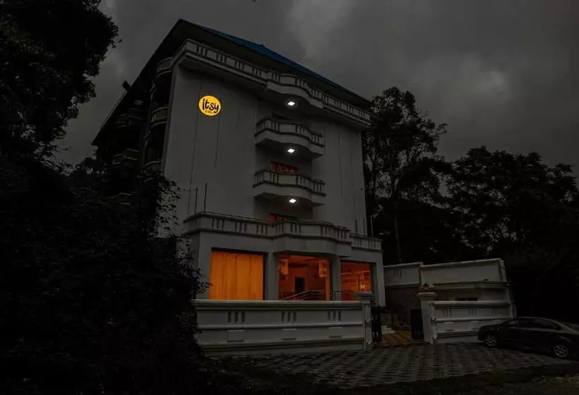 Itsy Hotels Classiyo Munnar Crown Resorts With Balcony