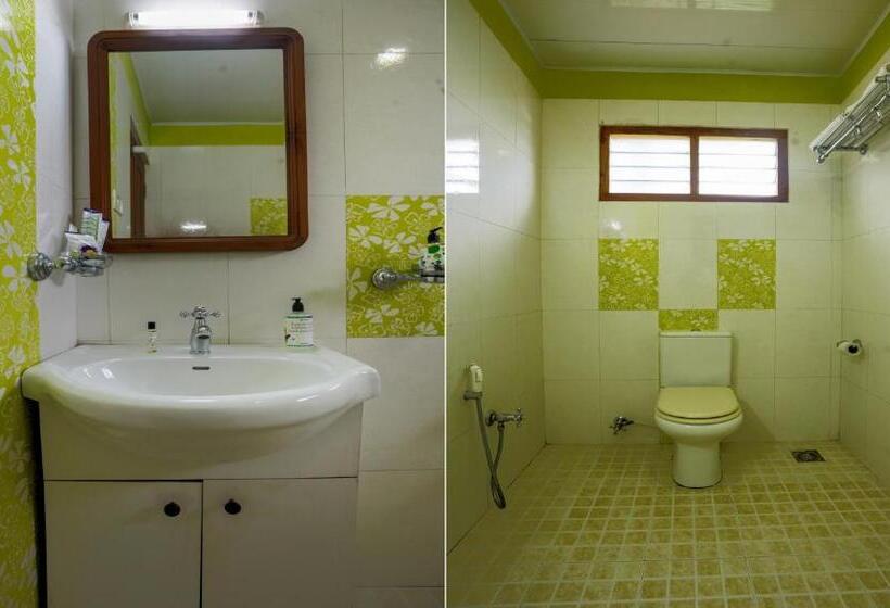 Itsy Hotels Classiyo Munnar Crown Resorts With Balcony