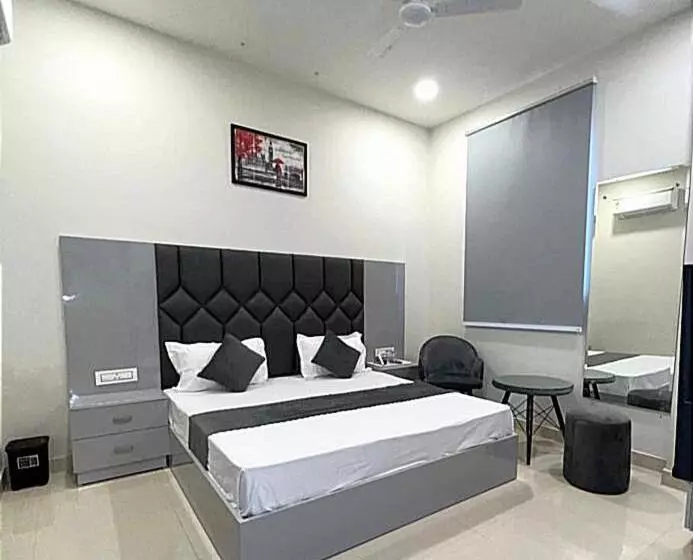 Hotelli The Grand Inn Ludhiana Super King Rooms Special For Families, Couples, Corporate, Solo Travell