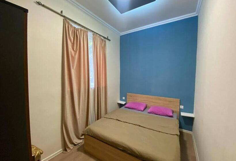 Paronyan Hostel