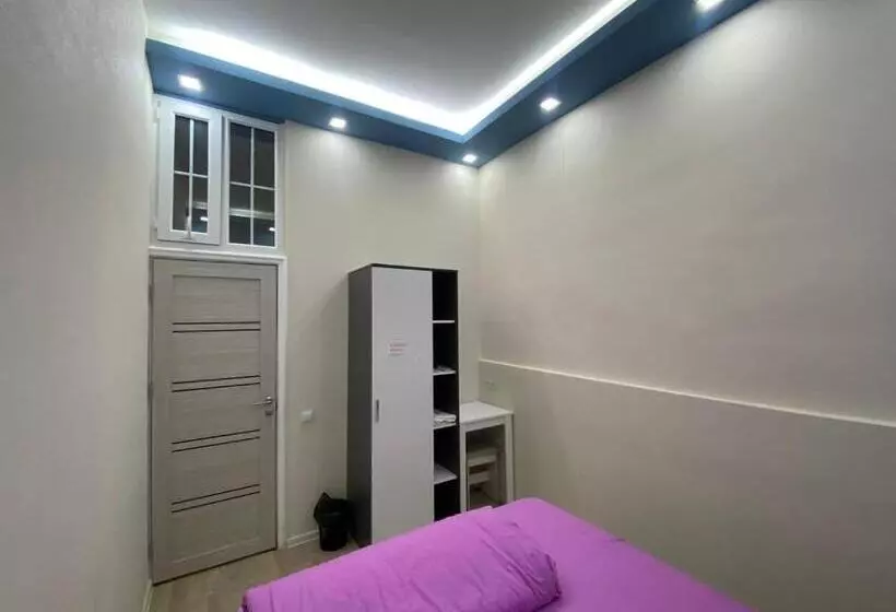 Paronyan Hostel