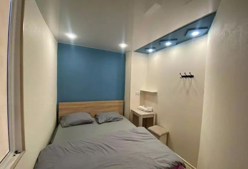 Paronyan Hostel