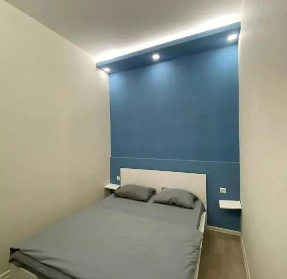 Paronyan Hostel