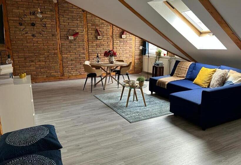 פנסיון Acme Apartments