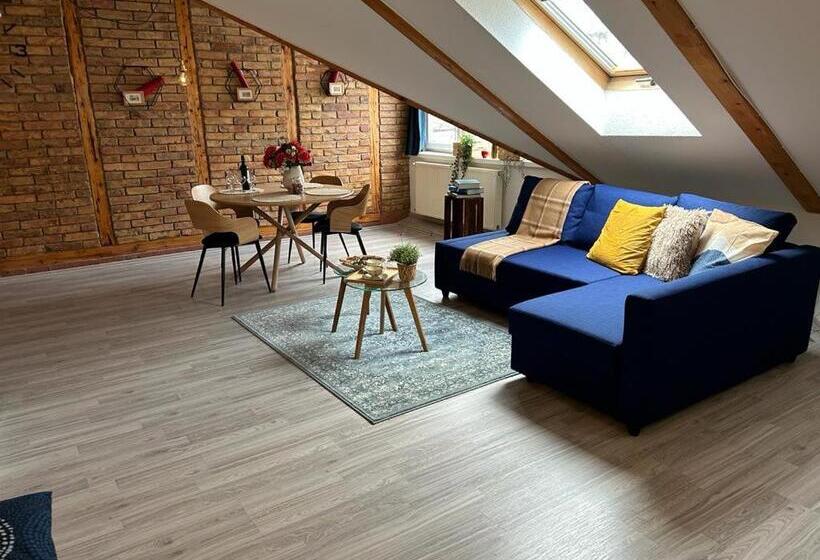 פנסיון Acme Apartments