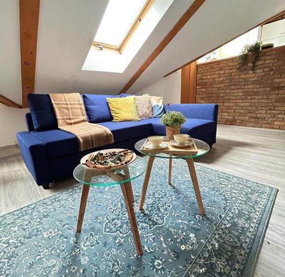 פנסיון Acme Apartments