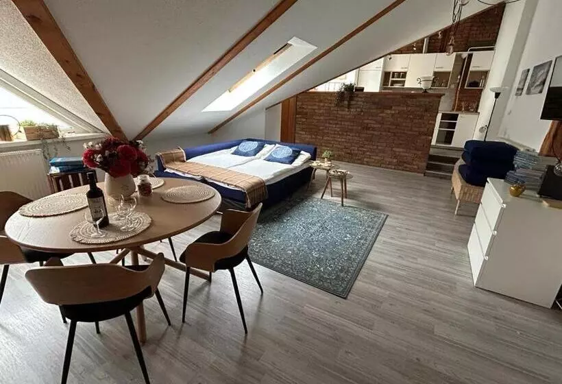 ペンション Acme Apartments