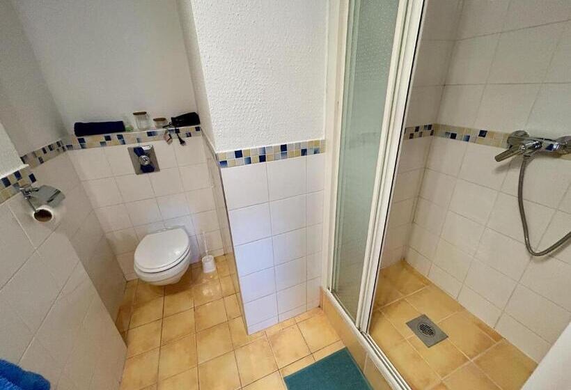 פנסיון Acme Apartments