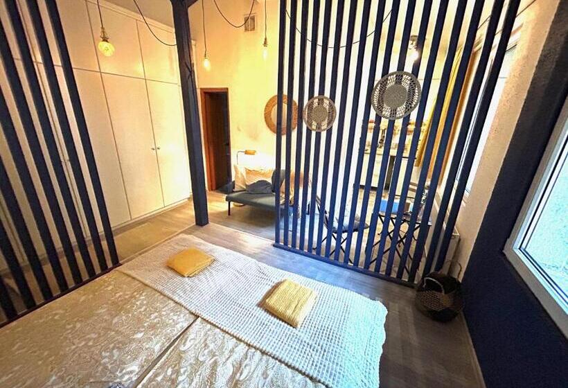 פנסיון Acme Apartments