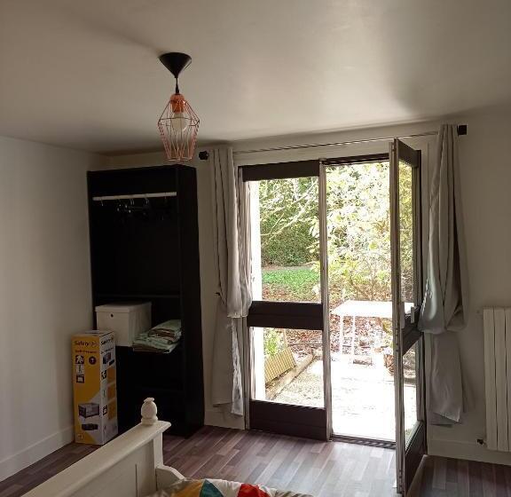 بنسيون Logement Indépendant Avec Parking Privé Et Terrasse, Au Calme