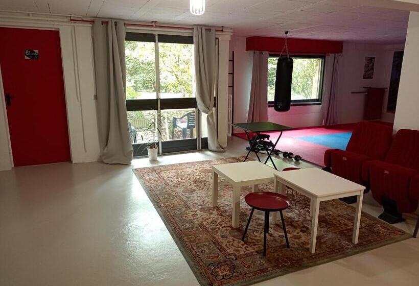 بنسيون Logement Indépendant Avec Parking Privé Et Terrasse, Au Calme