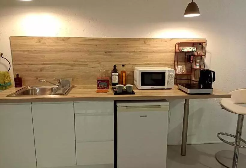 Majatalo Logement Indépendant Avec Parking Privé Et Terrasse, Au Calme