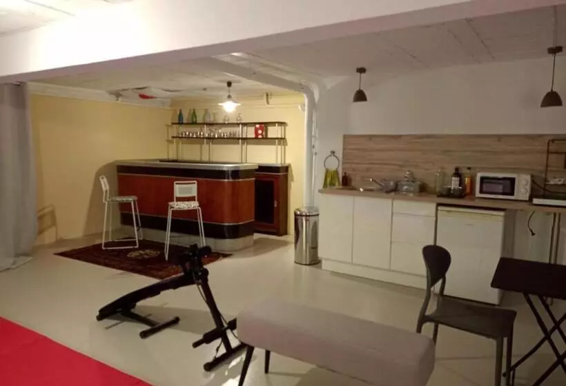 Majatalo Logement Indépendant Avec Parking Privé Et Terrasse, Au Calme