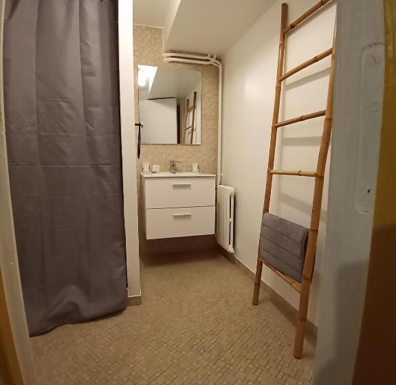 بنسيون Logement Indépendant Avec Parking Privé Et Terrasse, Au Calme