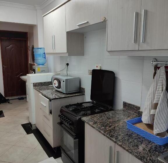 تختخواب و صبحانه Cozy Well Furnished Bnb In Ruiru