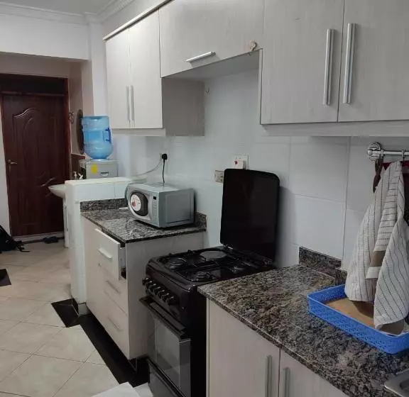 تختخواب و صبحانه Cozy Well Furnished Bnb In Ruiru