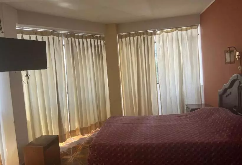 هتل Arc & Suites