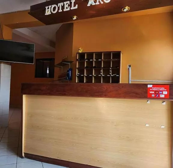 هتل Arc & Suites