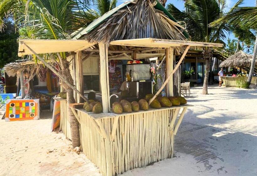 هتل Atlantic Suites Great Location Beach, Restaurants And Bars