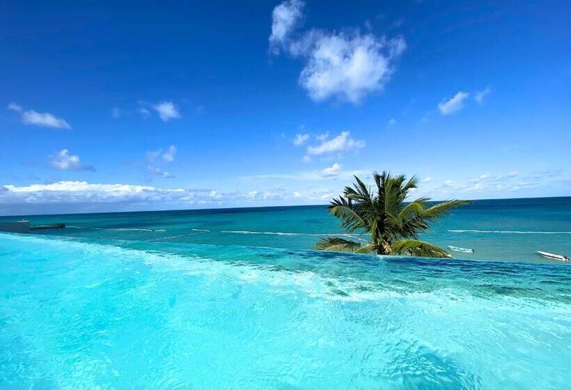 هتل Atlantic Suites Great Location Beach, Restaurants And Bars