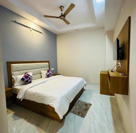 هتل Celebration Ccs Airport