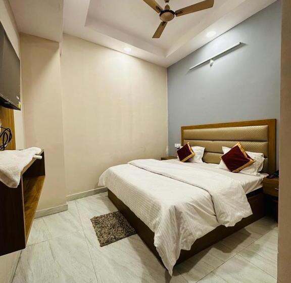 هتل Celebration Ccs Airport