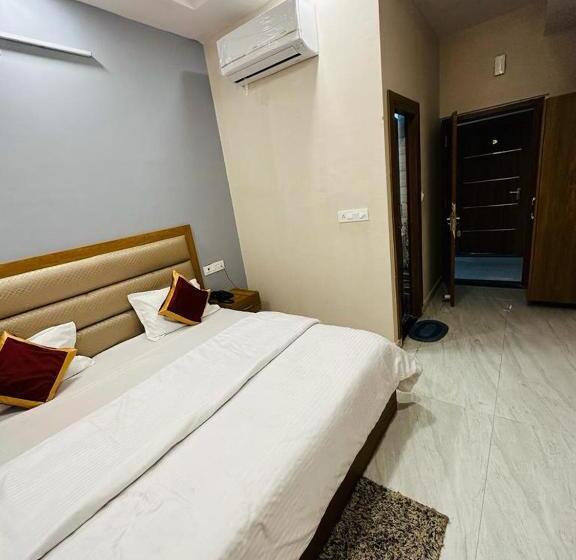 هتل Celebration Ccs Airport