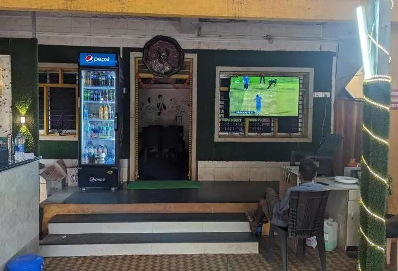 Hotelli Gurukrupa Restaurant And Lodging