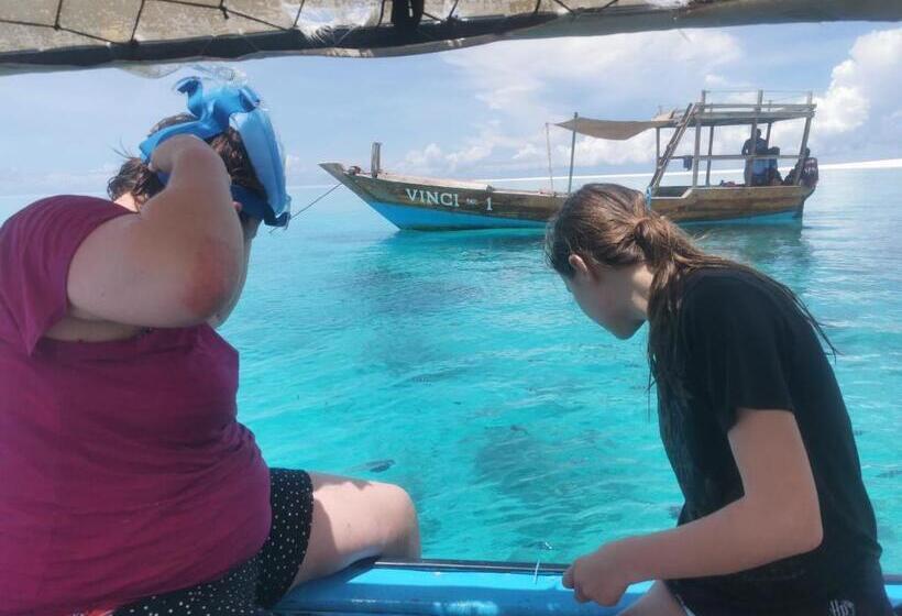 בית מלון כפרי Holiday Time Bungalows Zanzibar