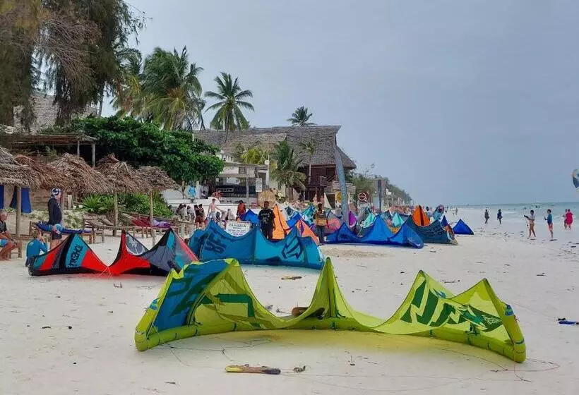 ホテル Holiday Time Bungalows Zanzibar